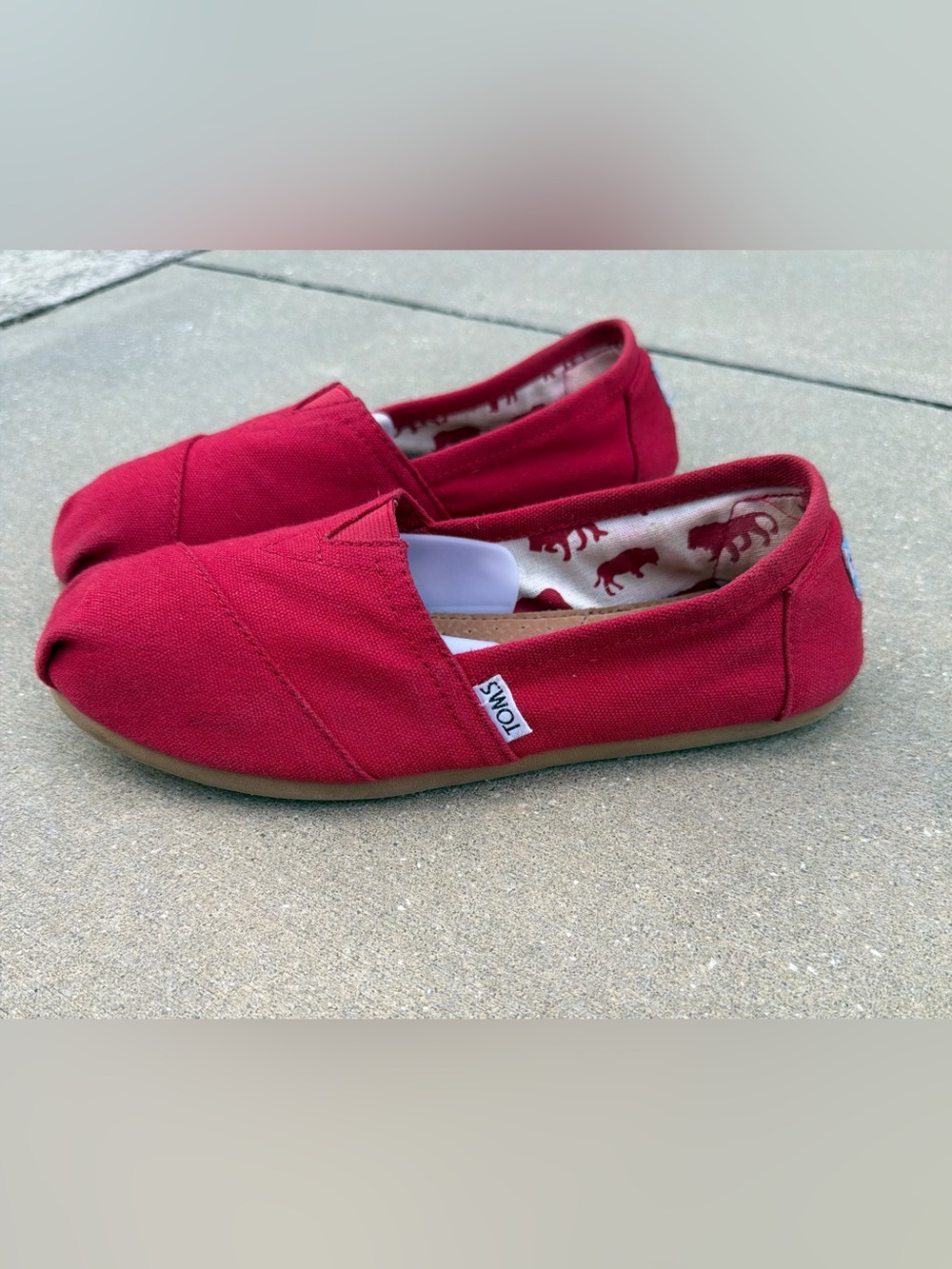 Toms Red Canvas Slip On Shoes W8 EUC Y2K Retro Comfort Lightweight Statement - Picture 3 of 7